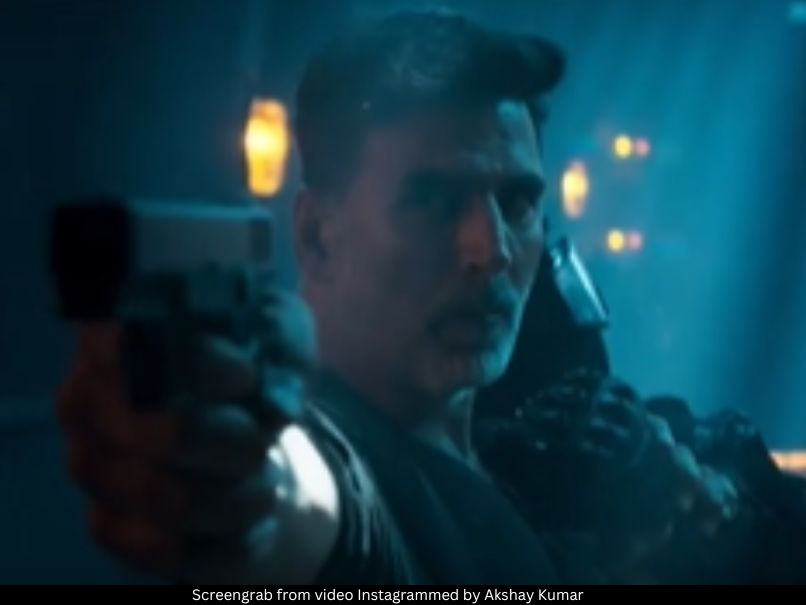 Bade Miyan Chote Miyan Poster 