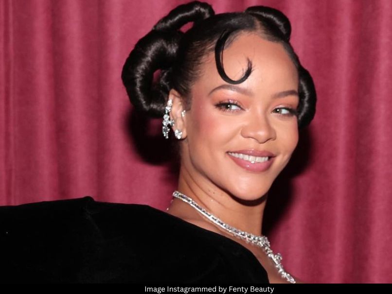 Rihanna at Golden Globes 2023