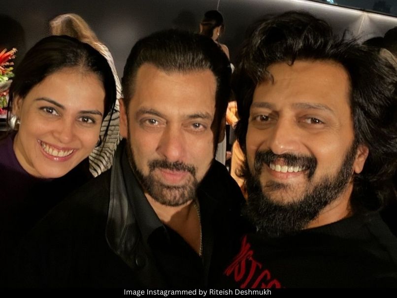 Salman Khan, Genelia and Riteish Deshmukh 