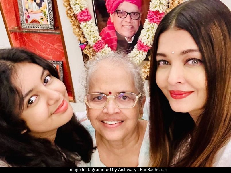 Aaradhya Bachchan and Aishwarya Rai Bachchan 