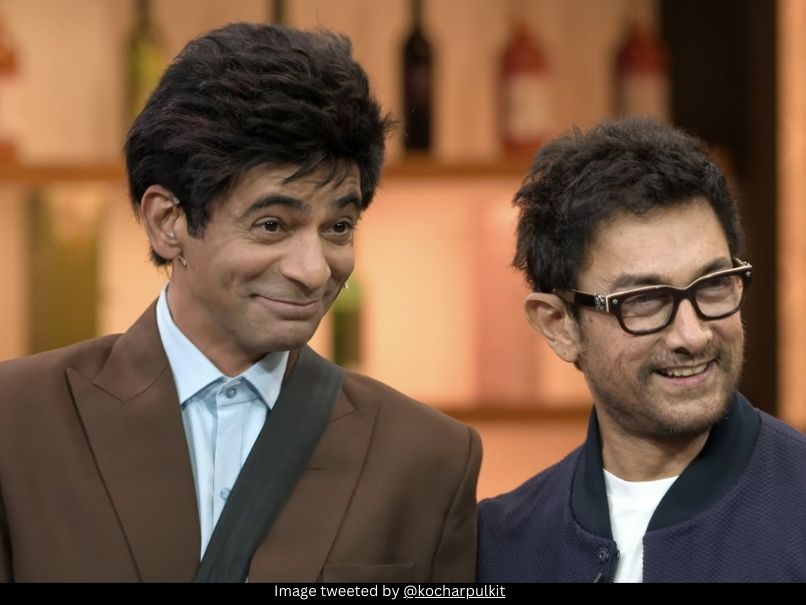 Sunil Grover and Aamir Khan 