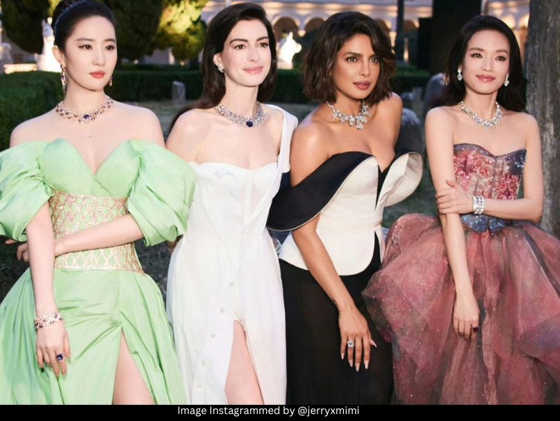 Priyanka Chopra and Anne Hathaway 