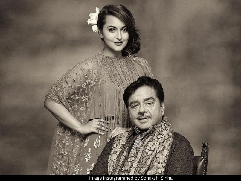 Sonakshi Sinha with father 
