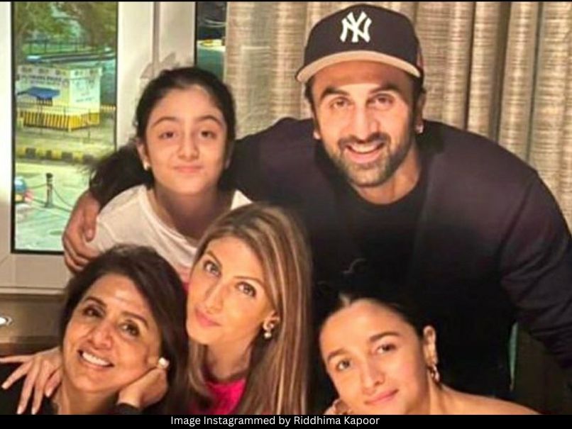 Riddhima Kapoor with Family 