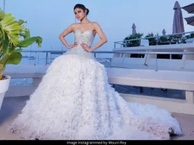 Mouni Roy 