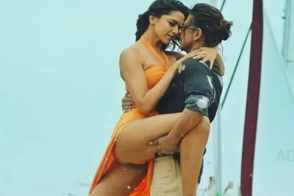 Deepika Padukone and SRK in Besharam Rang