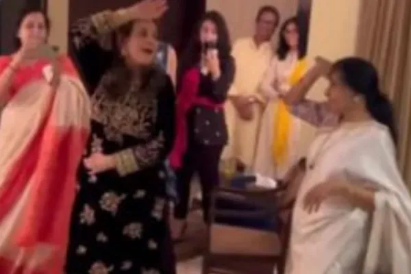 Asha Bhosle and Mumtaz 