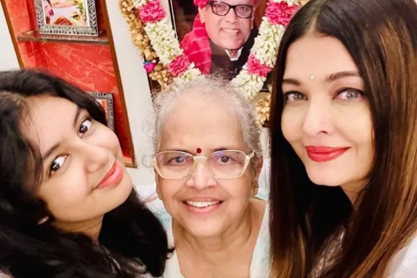 Aaradhya Bachchan and Aishwarya Rai Bachchan 