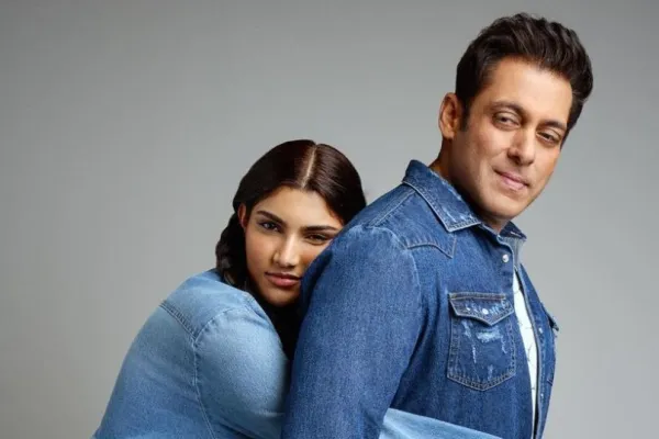 Alizeh Agnihotri and Salman Khan 