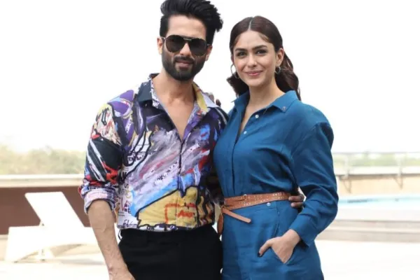 Mrunal Thakur and Shahid Kapoor 